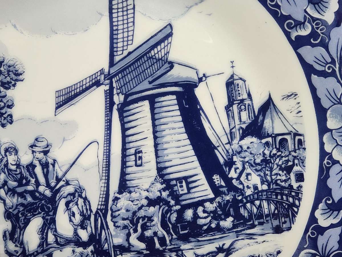 VINTAGE DELFT HOLLAND PLATE FROM THE OUDE MOLEN FABRIEK, SPECIAL LIMITED COLLECTORS EDITION