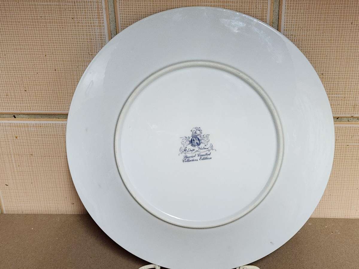VINTAGE DELFT HOLLAND PLATE FROM THE OUDE MOLEN FABRIEK, SPECIAL LIMITED COLLECTORS EDITION