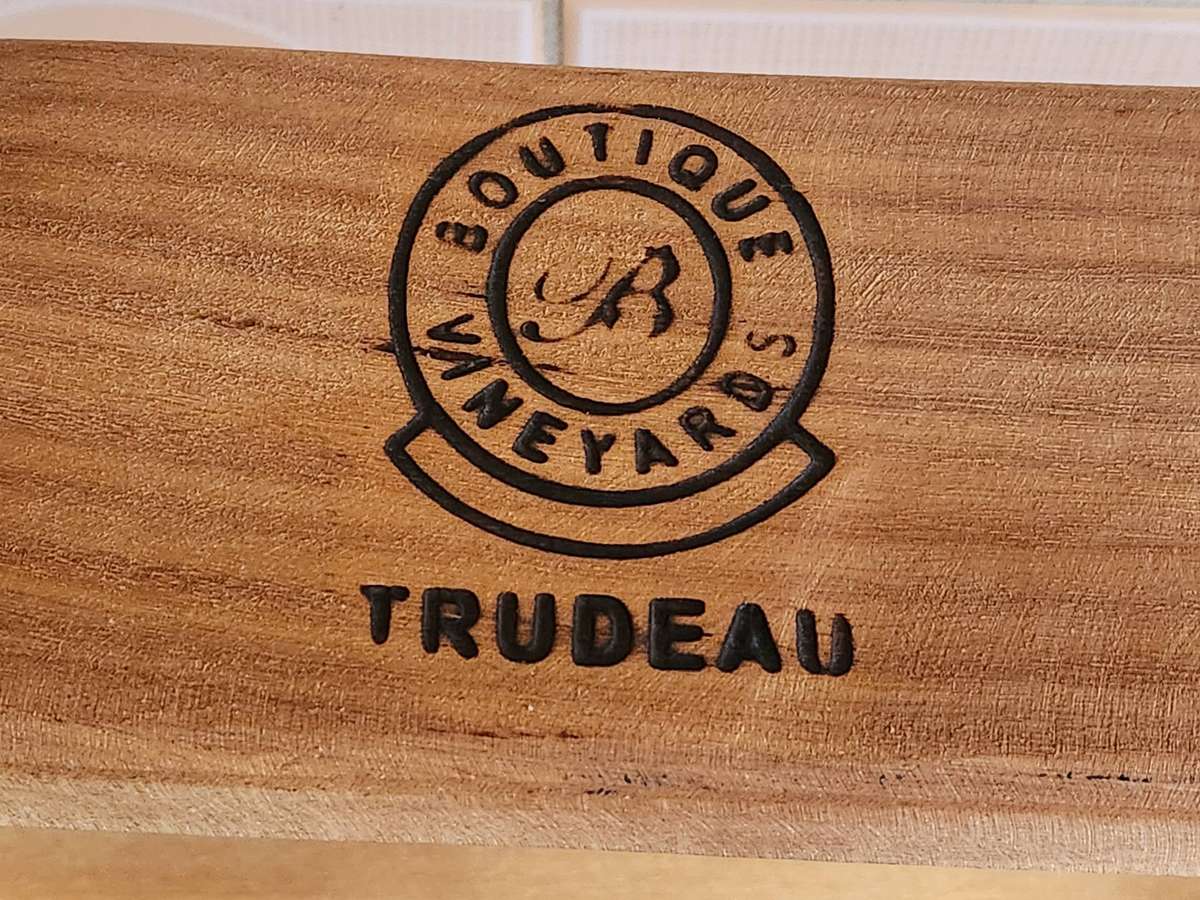 STUNNING BOUTIQUE VINEYARDS TRUDEAU FROMAGE (CHEESE) CUTTING BOARD