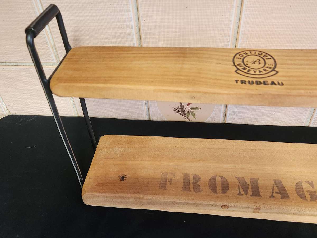 STUNNING BOUTIQUE VINEYARDS TRUDEAU FROMAGE (CHEESE) CUTTING BOARD