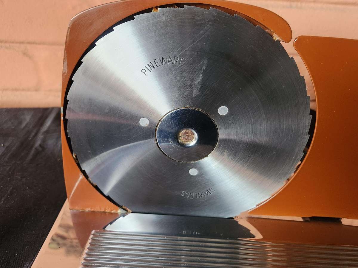 PINEWARE STAINLESS STEEL MEAT/BREAD SLICER