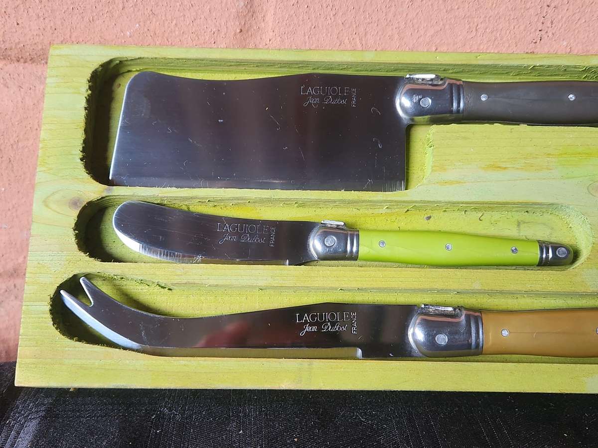LAGUIOLE 3-PIECE CHEESE SET IN GREAT CONDITION
