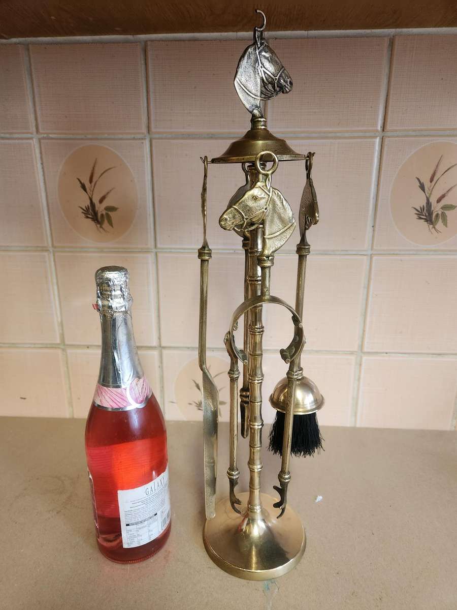 STUNNING SET OF BRASS FIRE IRONS WITH HORSE HEADS ON TOP