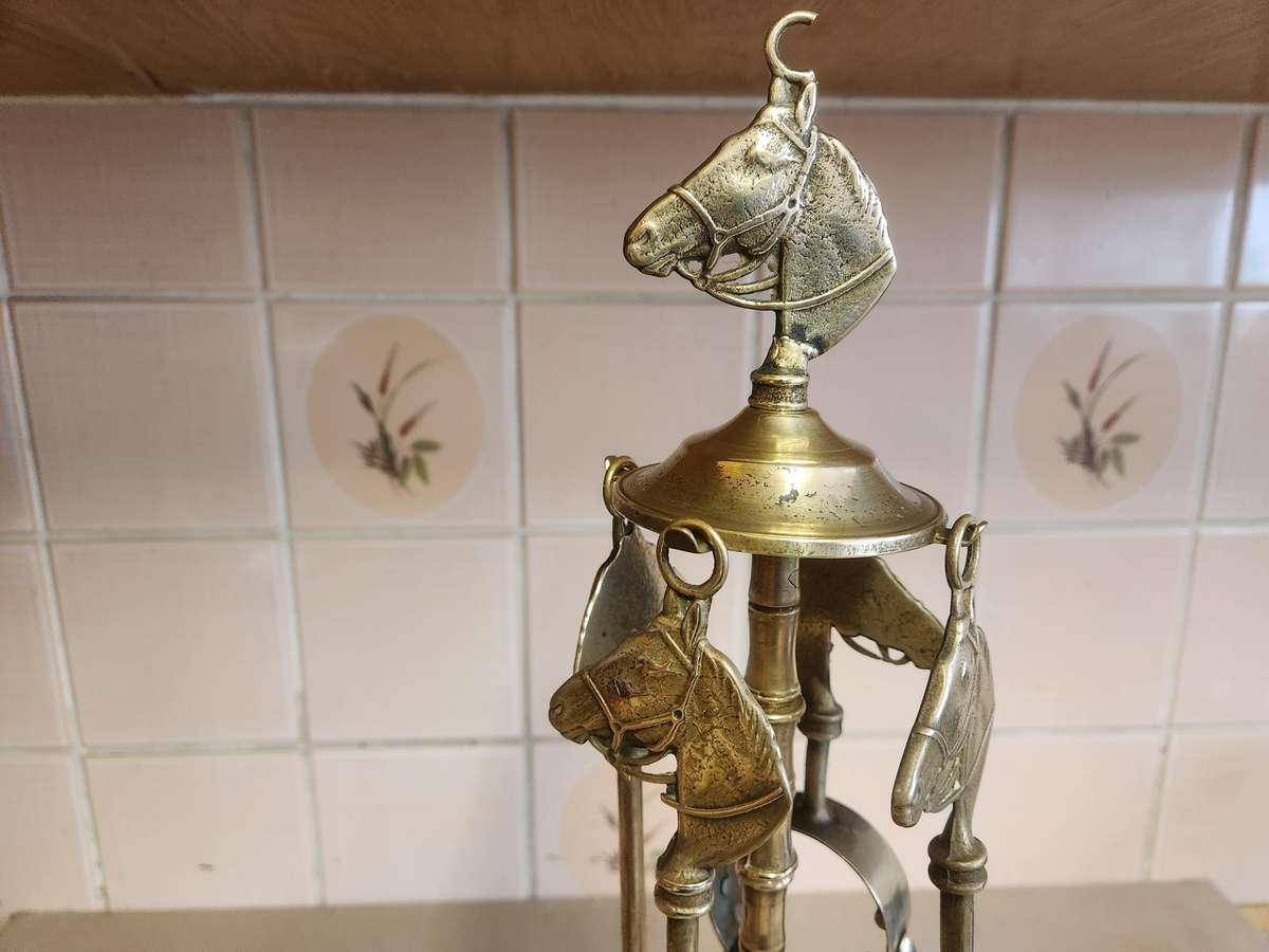 STUNNING SET OF BRASS FIRE IRONS WITH HORSE HEADS ON TOP