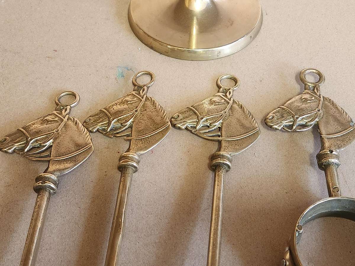 STUNNING SET OF BRASS FIRE IRONS WITH HORSE HEADS ON TOP