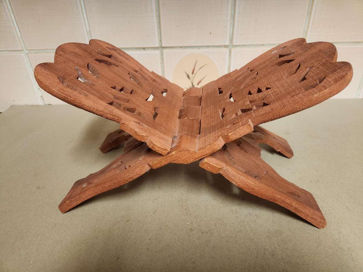 VINTAGE HAND CARVED FOLDING BOOK STAND, BIBLE HOLDER