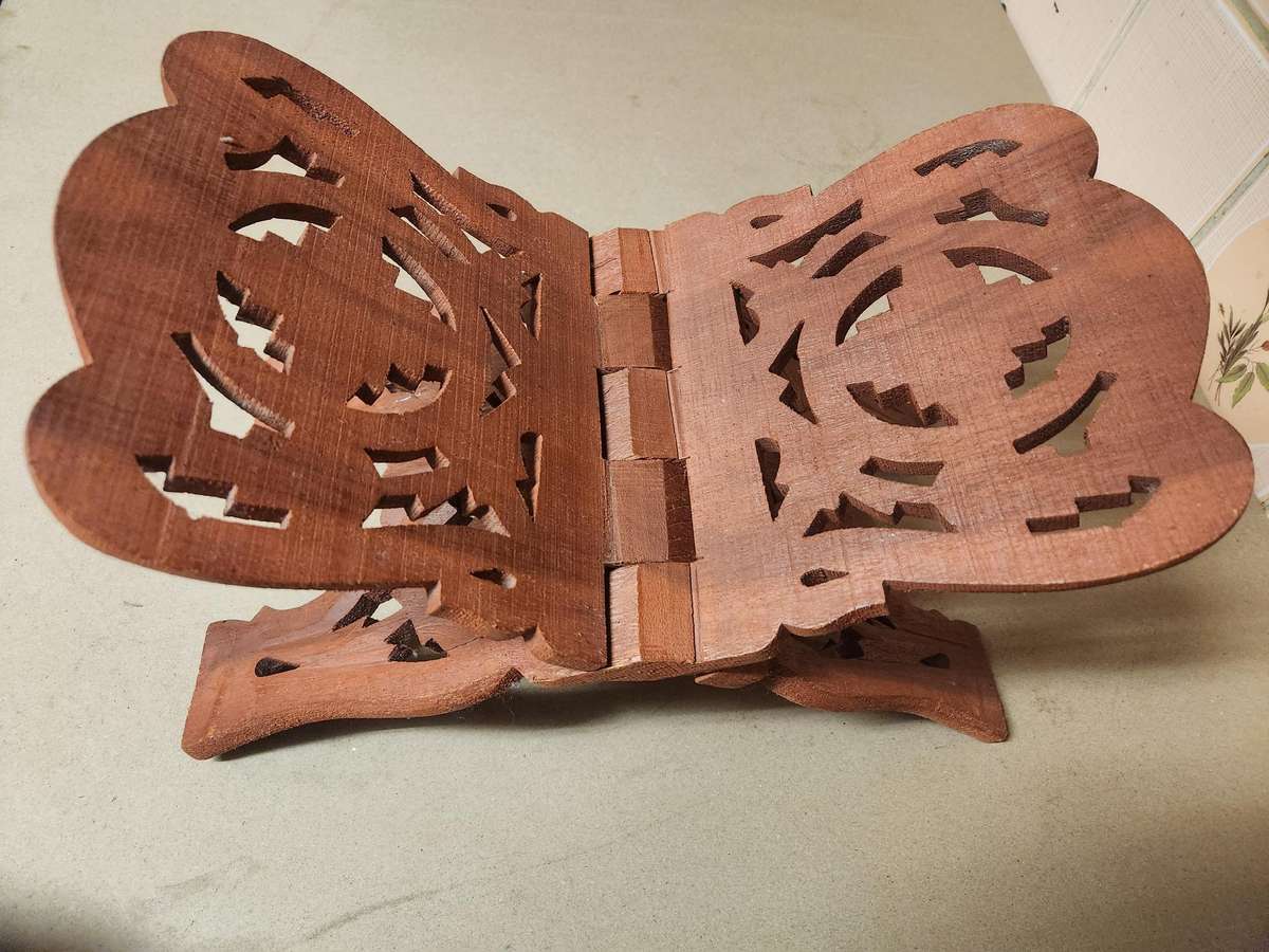 VINTAGE HAND CARVED FOLDING BOOK STAND, BIBLE HOLDER