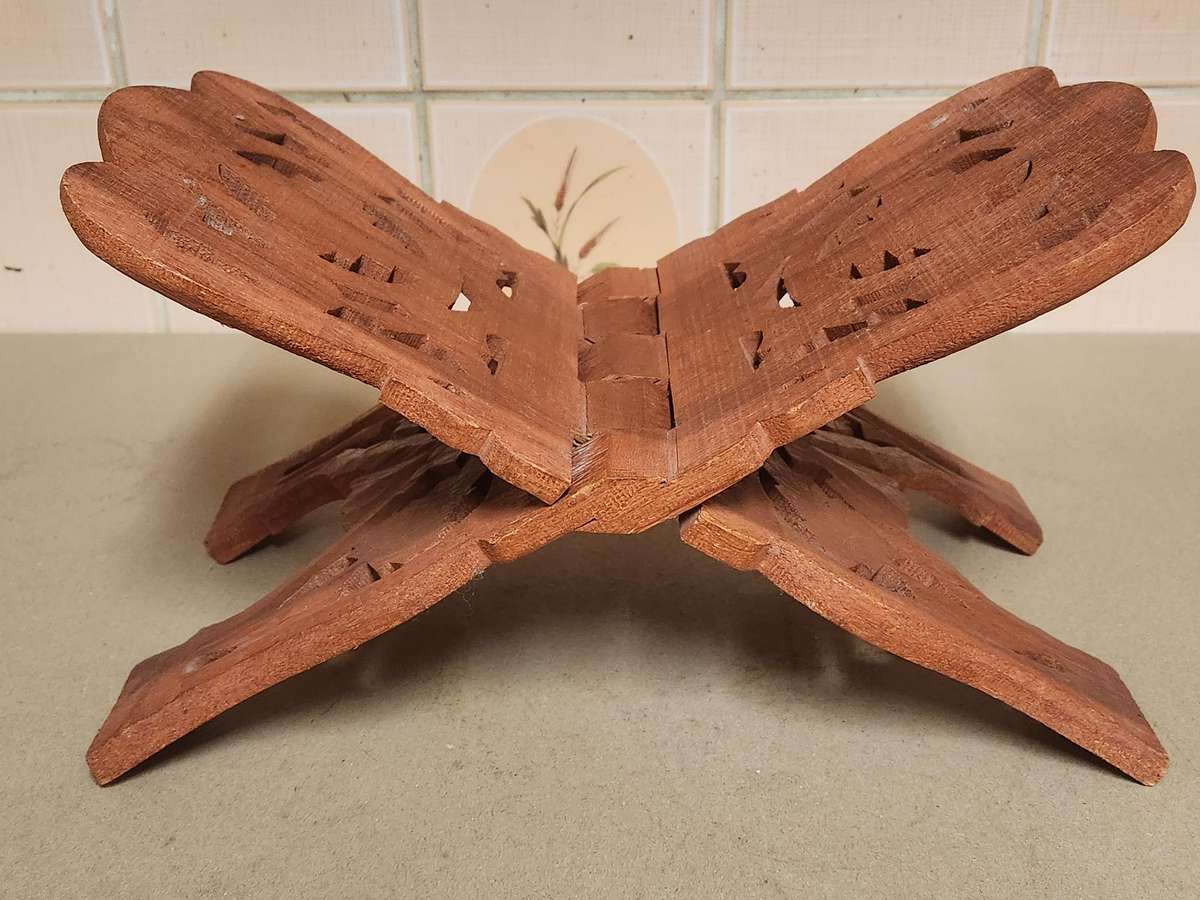 VINTAGE HAND CARVED FOLDING BOOK STAND, BIBLE HOLDER