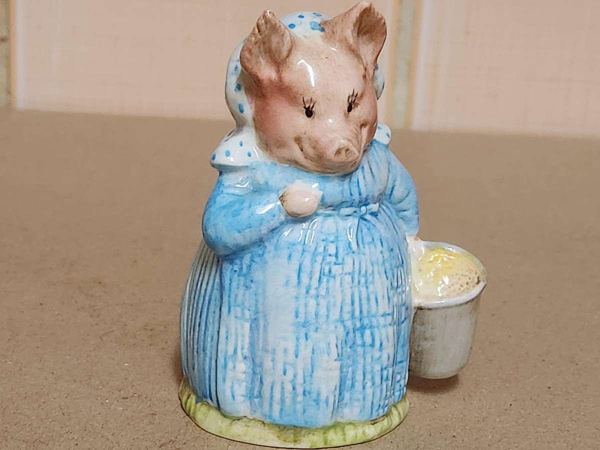 BEATRIX POTTER'S AUNT PETTITOES FIGURINE BY BESWICK