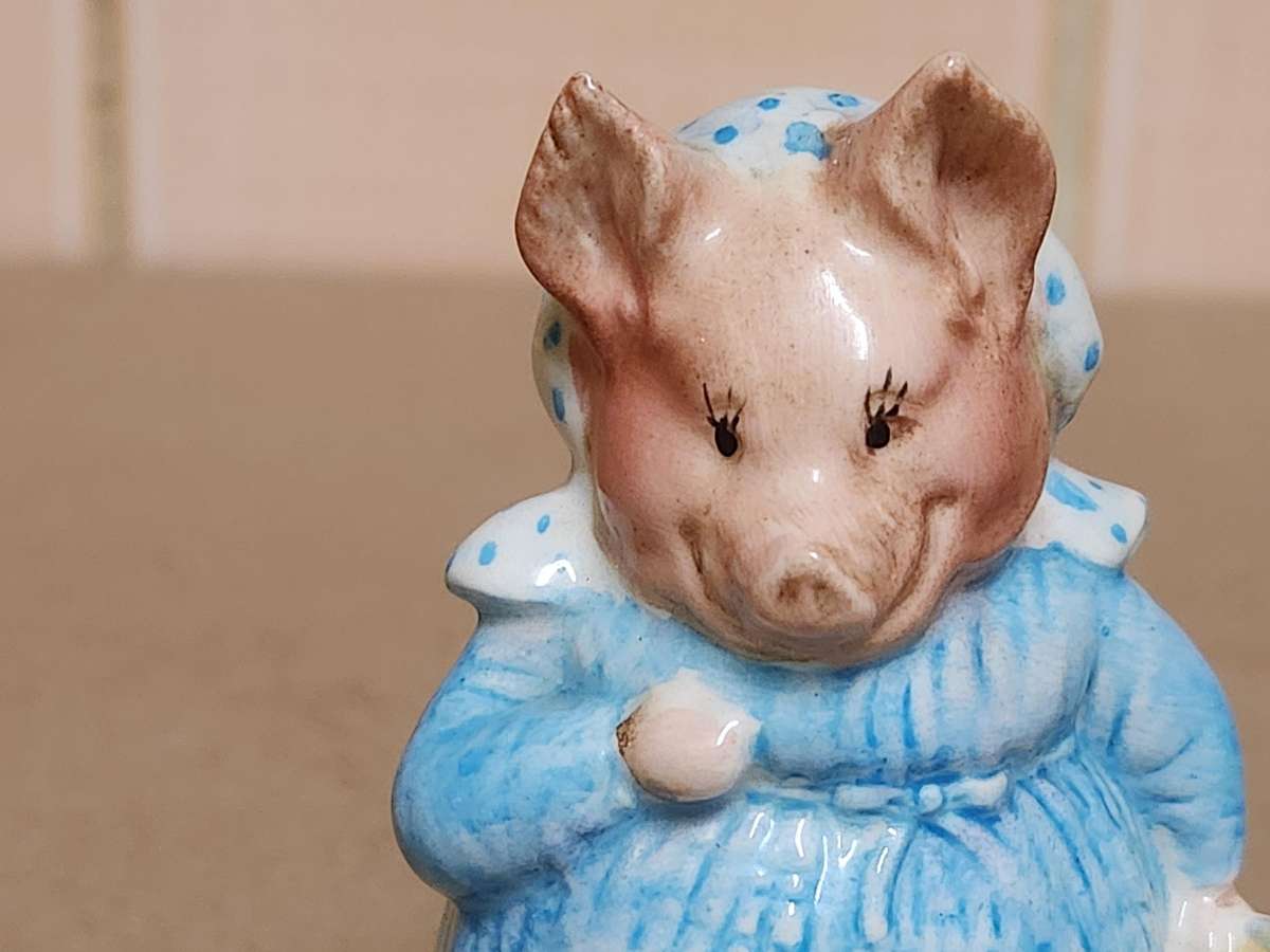 BEATRIX POTTER'S AUNT PETTITOES FIGURINE BY BESWICK