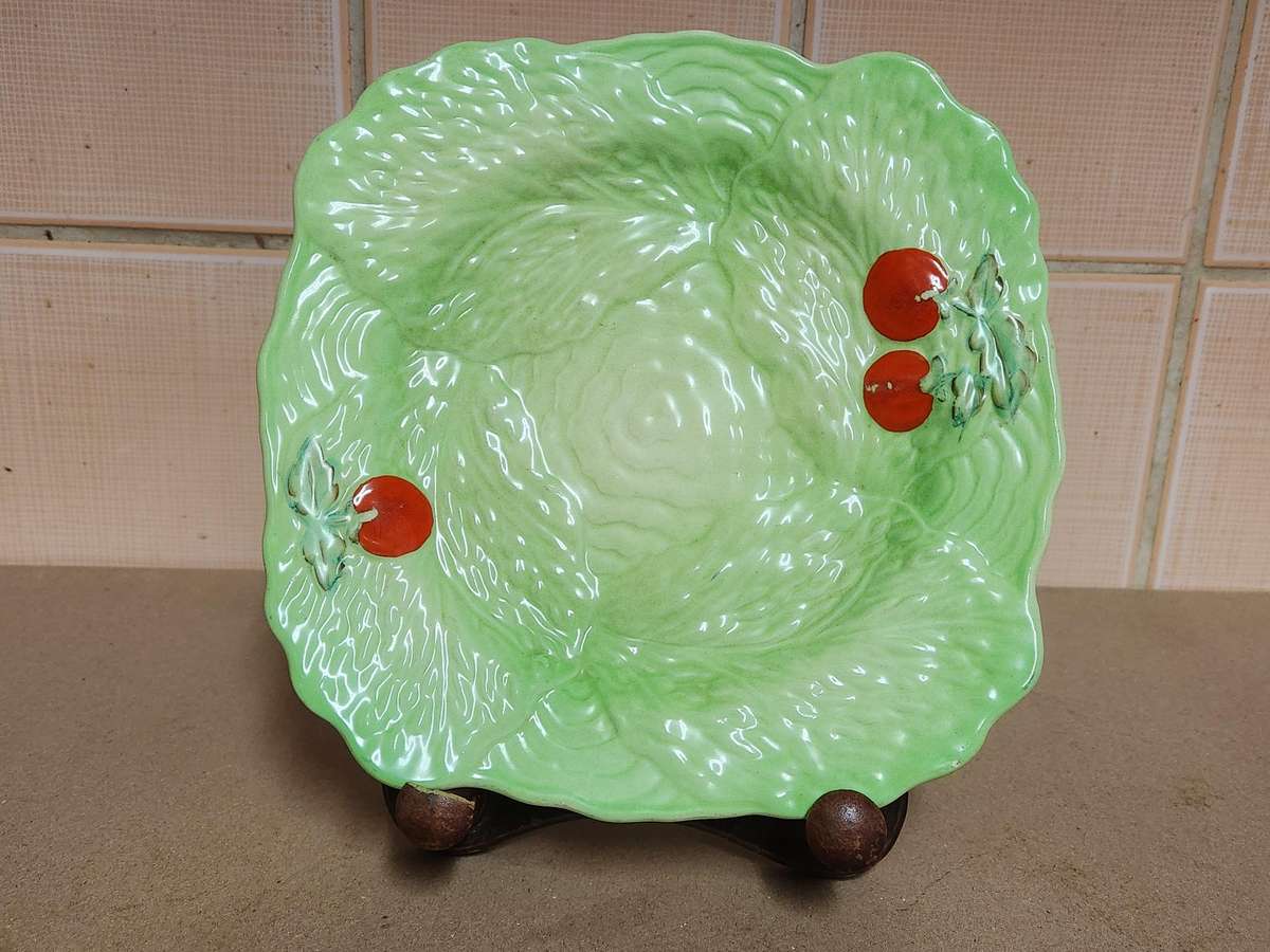VINTAGE BESWICK CABBAGE LEAF AND TOMATO PLATE