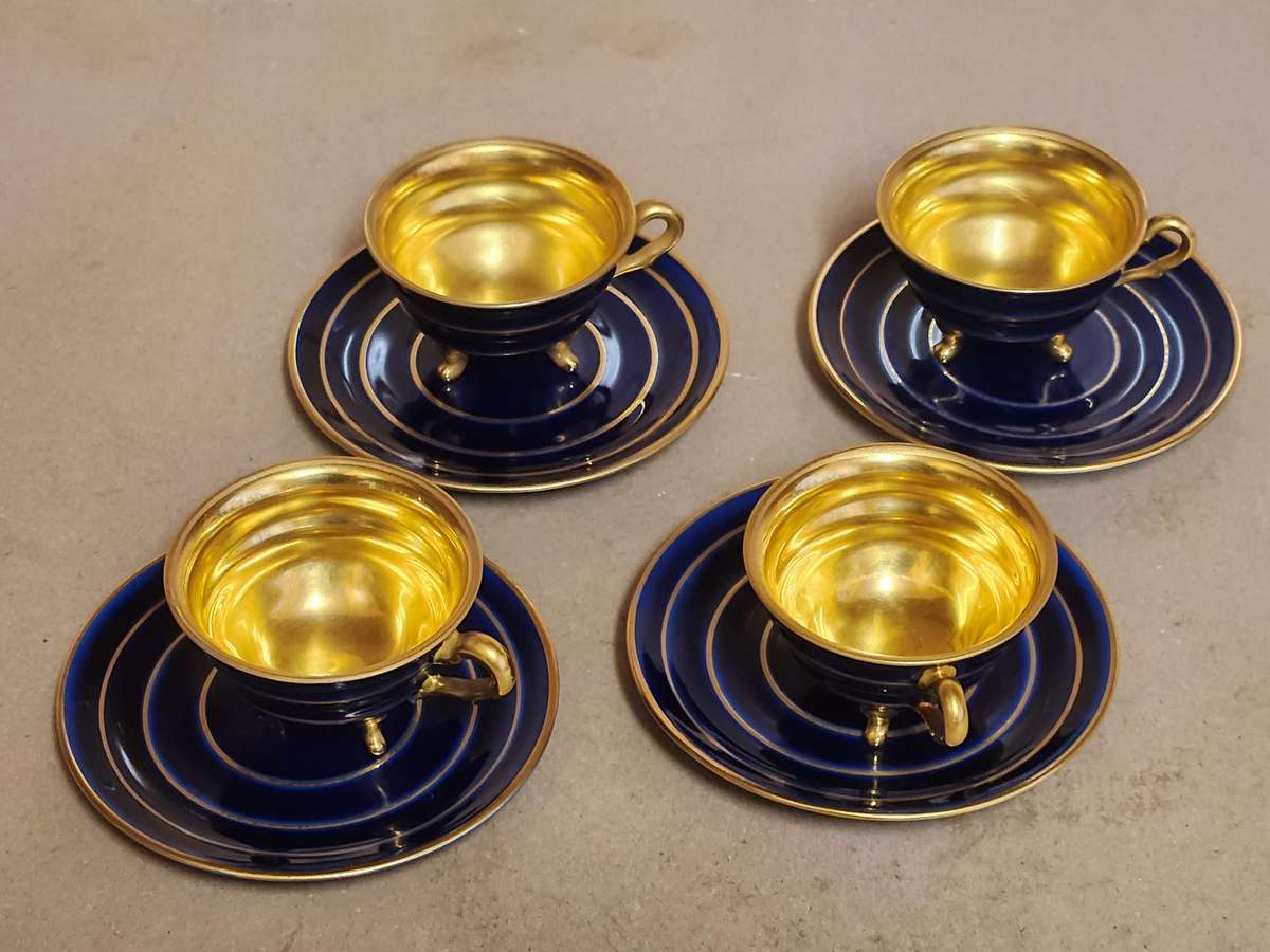 FOUR JIMENAU GRAF VON HENNEBERG PORZELLAN ECHT KOBALT DEMITASSE CUPS AND SAUCERS