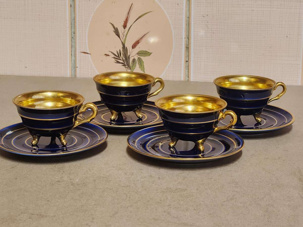 FOUR JIMENAU GRAF VON HENNEBERG PORZELLAN ECHT KOBALT DEMITASSE CUPS AND SAUCERS
