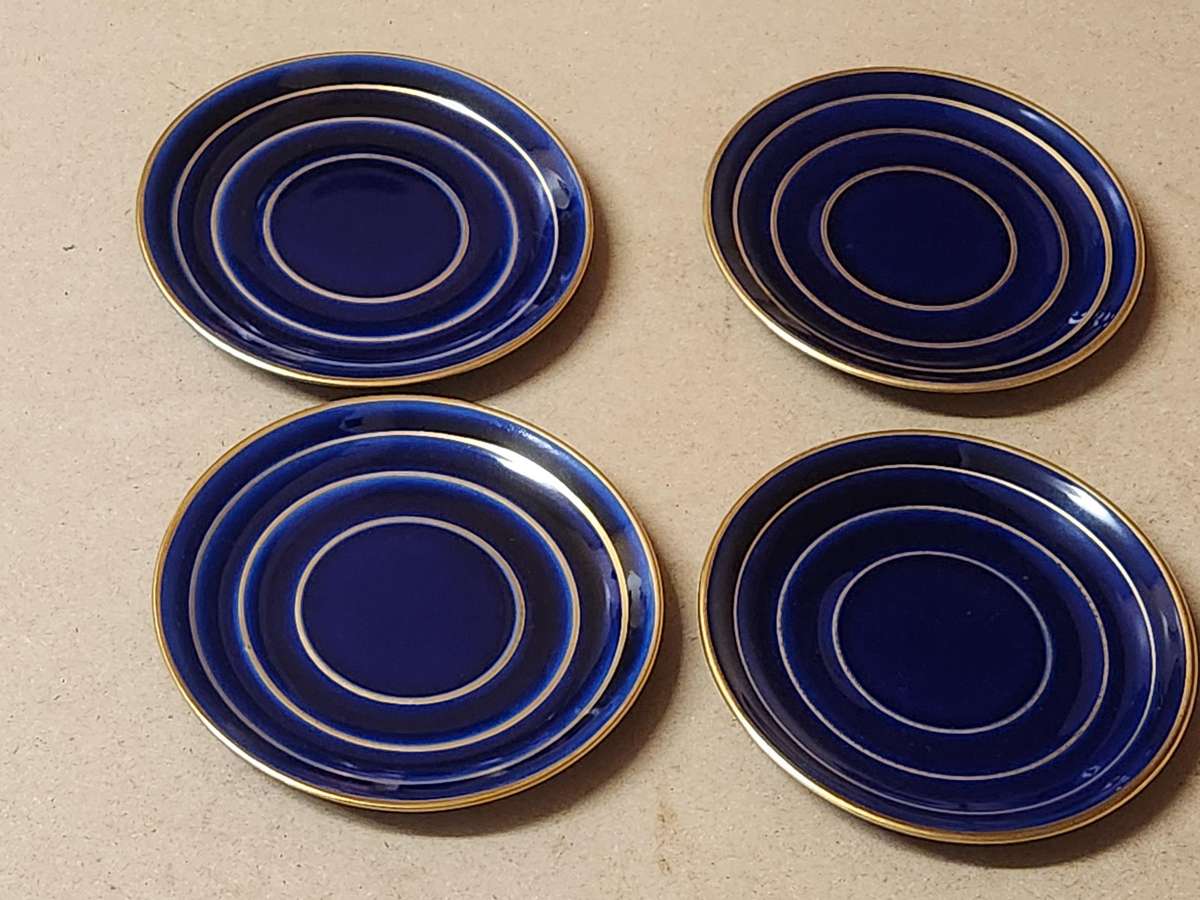 FOUR JIMENAU GRAF VON HENNEBERG PORZELLAN ECHT KOBALT DEMITASSE CUPS AND SAUCERS