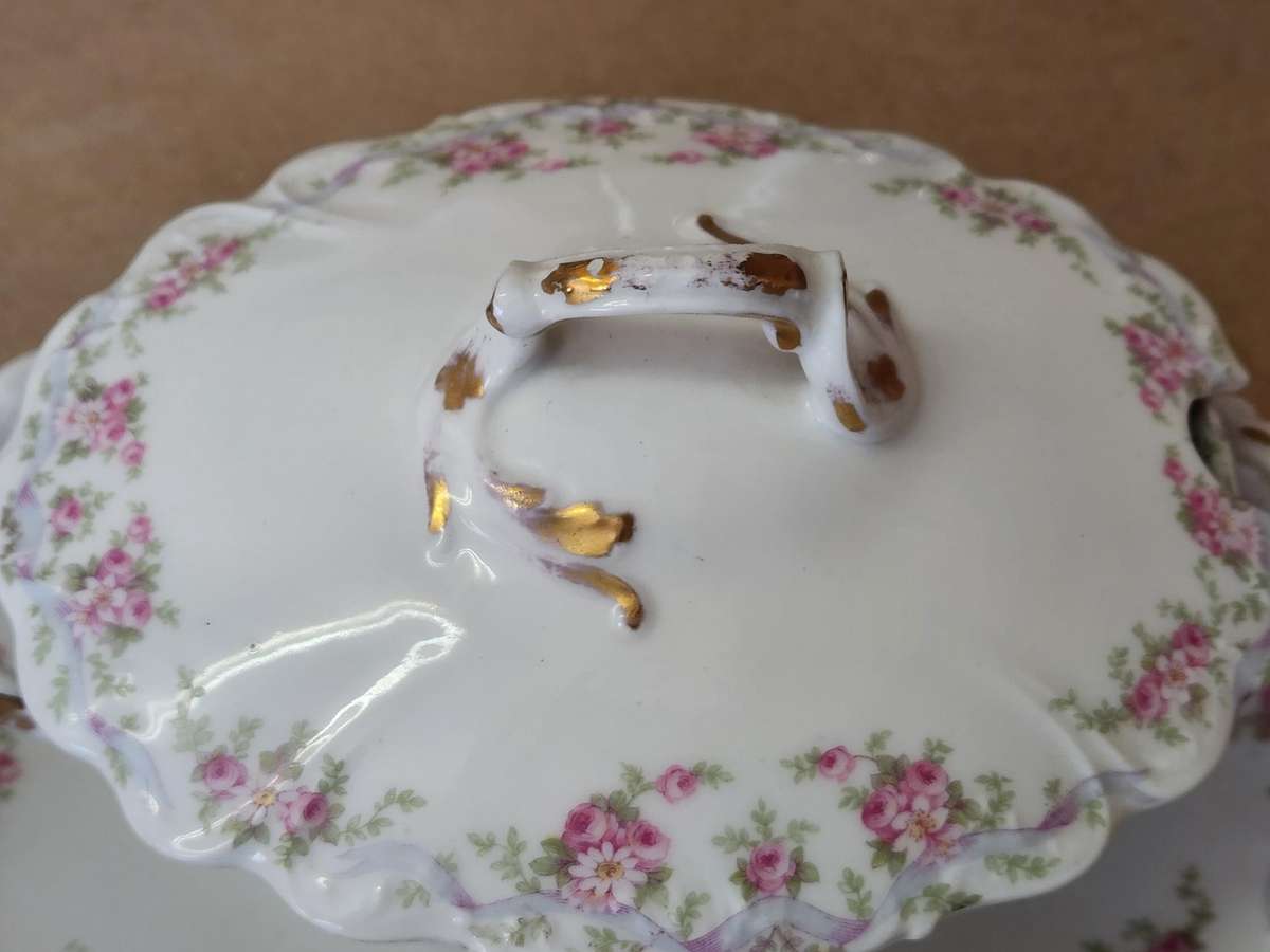 BEAUTIFUL VINTAGE LIMOGES SAUCE BOAT