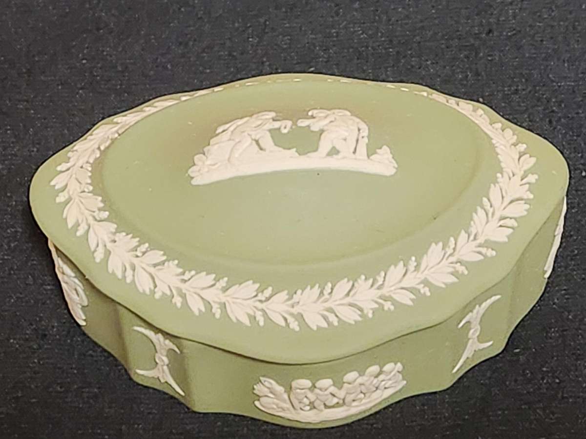 VINTAGE RARE WEDGWOOD OLIVE JASPERWARE OVAL JEWELRY BOX