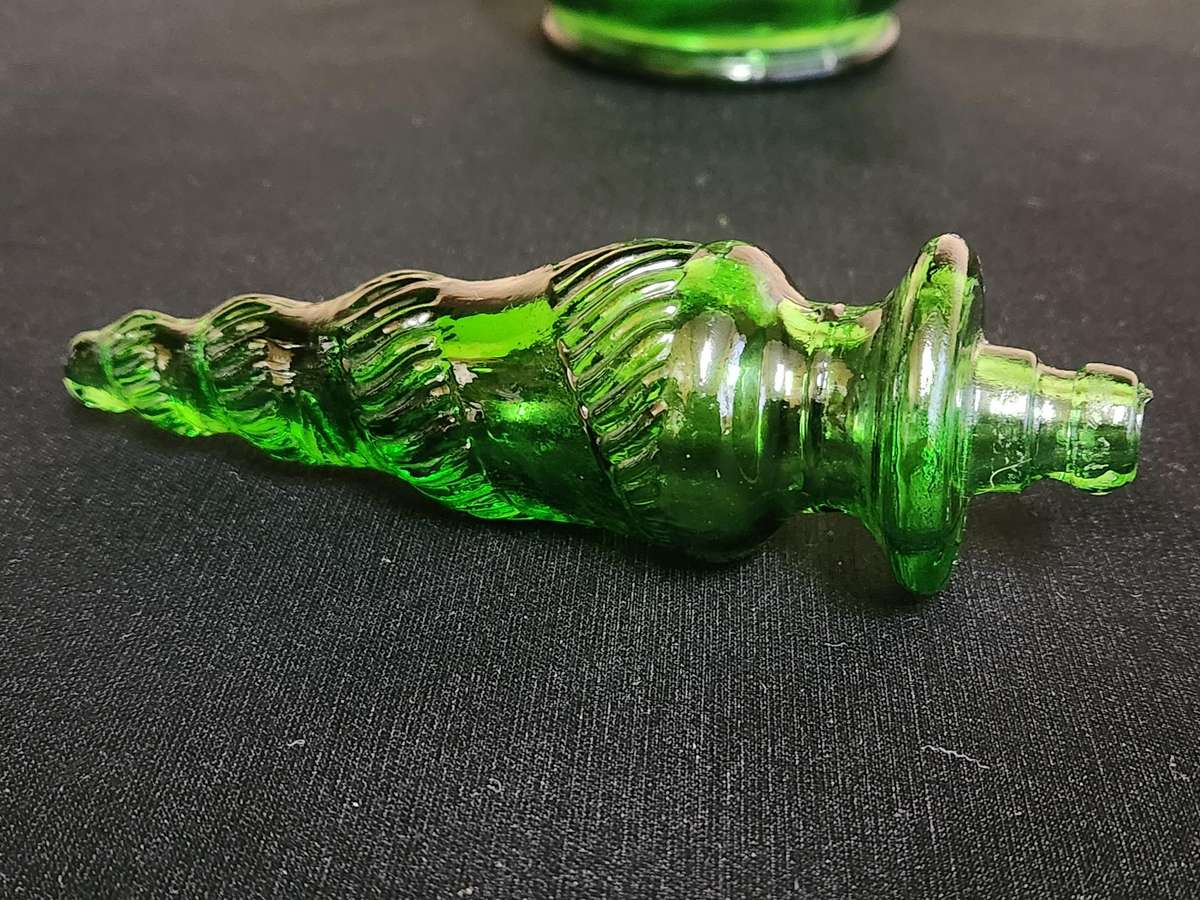 VINTAGE ITALIAN DEPOSE EMERALD GREEN TWIST SNAKE SPIRAL GENIE BOTTLE