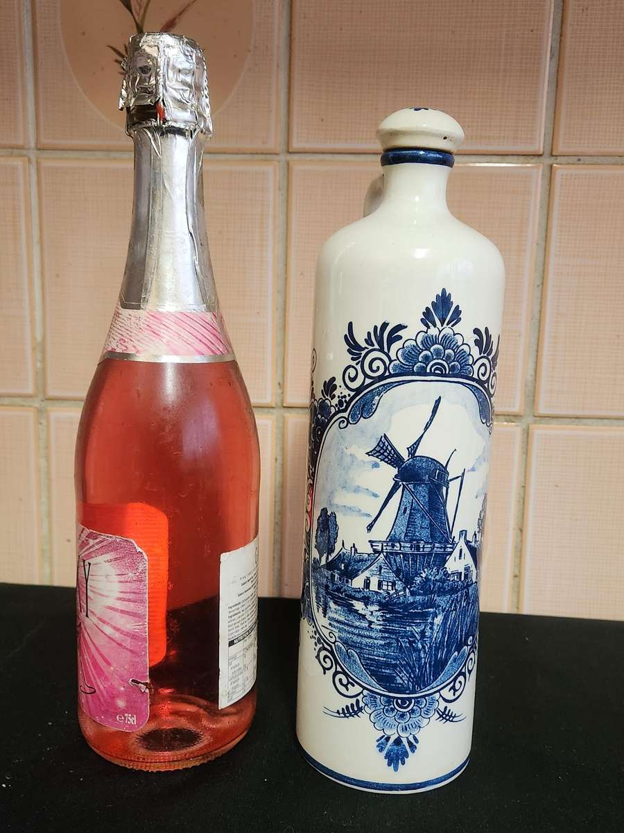 VINTAGE DELFT BLAAUW HOLLAND DECANTER