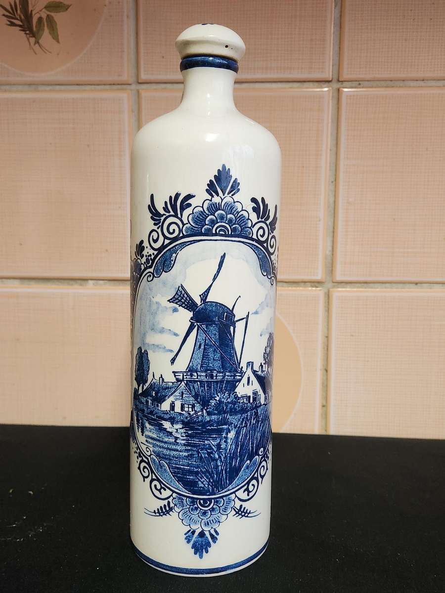 VINTAGE DELFT BLAAUW HOLLAND DECANTER