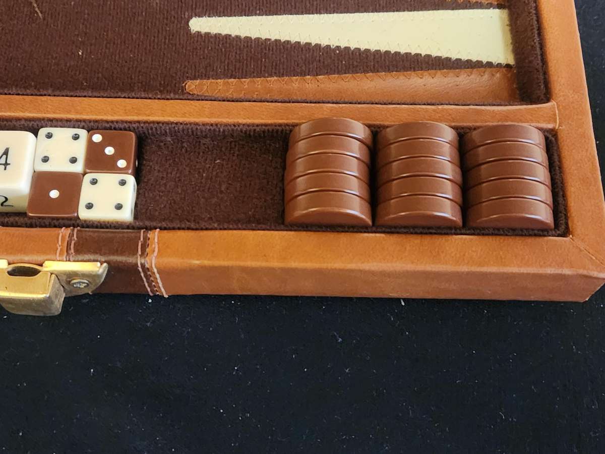 BACKGAMMON SET IN A LEATHER BOUND CASE WITH FELT LINING