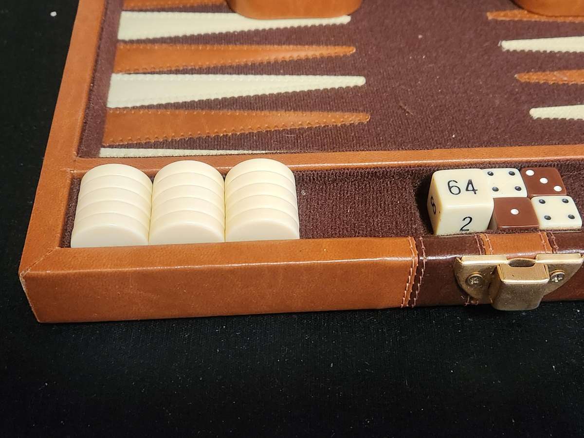 BACKGAMMON SET IN A LEATHER BOUND CASE WITH FELT LINING