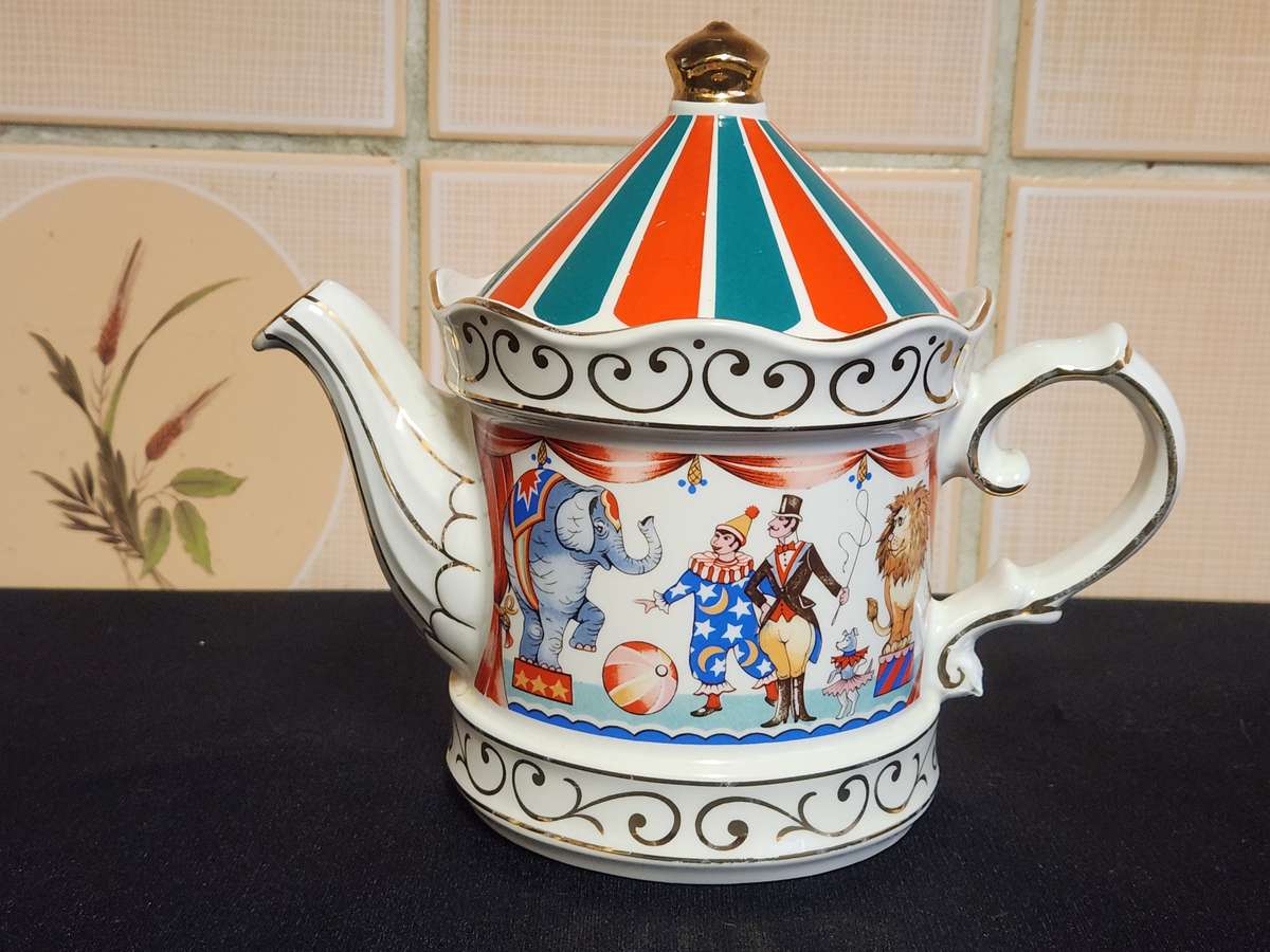 SADLER EDWARDIAN ENTERTAINMENTS CIRCUS PORCELAIN TEA POT