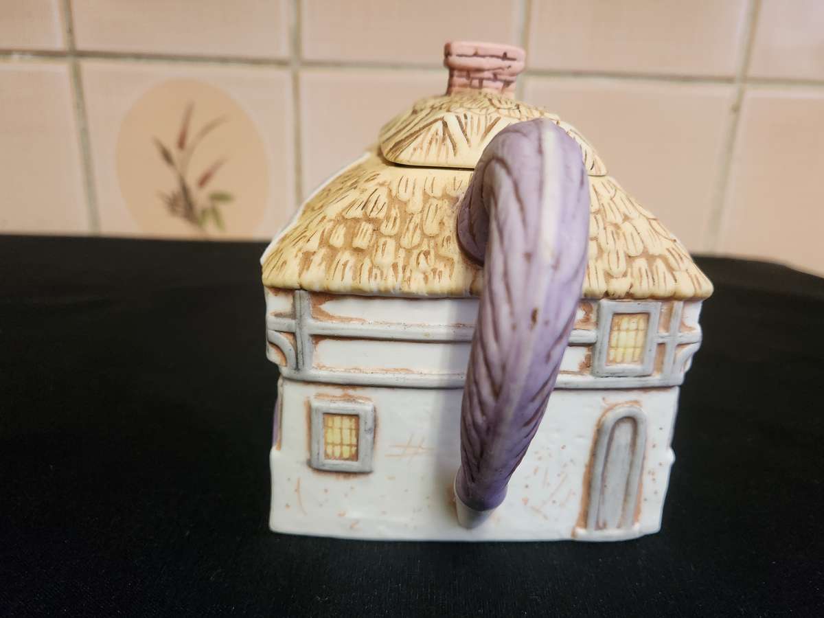 VINTAGE CHRISTOPHER WIEN THE SHAKESPEARE PUB TEA POT