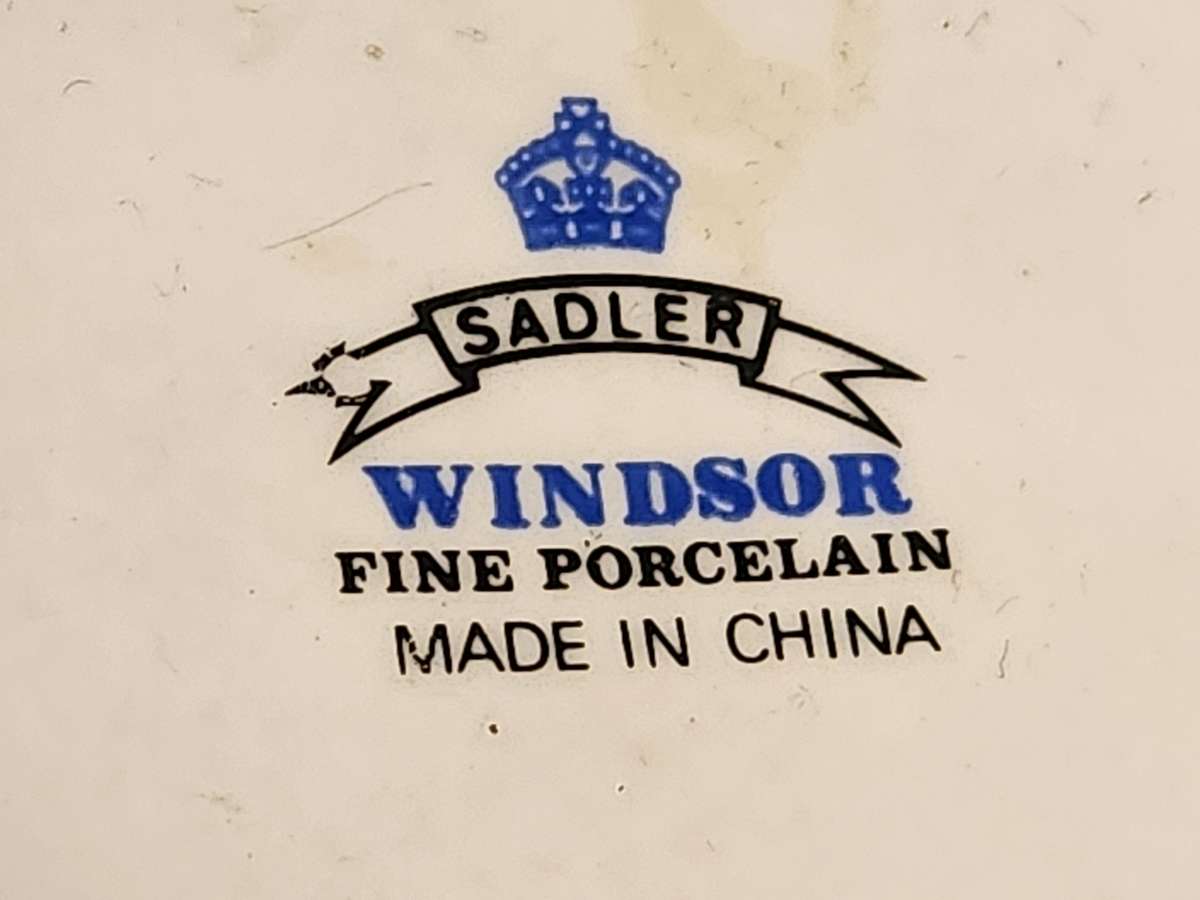 QUAINT LITTLE SADLER WINDSOR TEA FOR TWO PORCELAIN TEA POT
