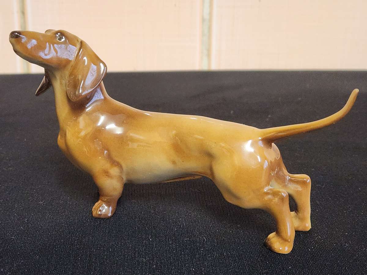 VINTAGE LORENZ HUTSCHENREUTHER KUNSTABTEILUNG DACHSHUND
