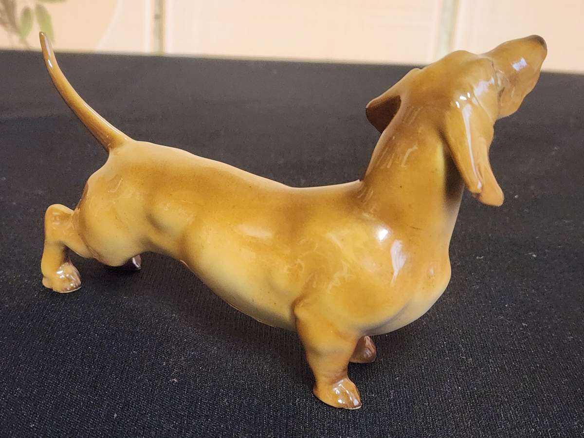 VINTAGE LORENZ HUTSCHENREUTHER KUNSTABTEILUNG DACHSHUND