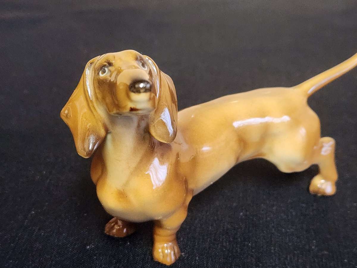 VINTAGE LORENZ HUTSCHENREUTHER KUNSTABTEILUNG DACHSHUND