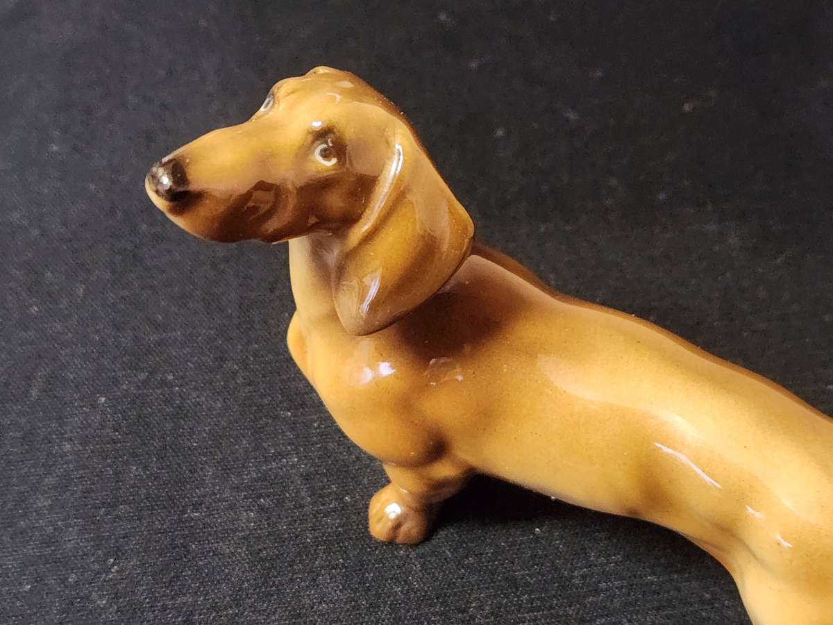 VINTAGE LORENZ HUTSCHENREUTHER KUNSTABTEILUNG DACHSHUND