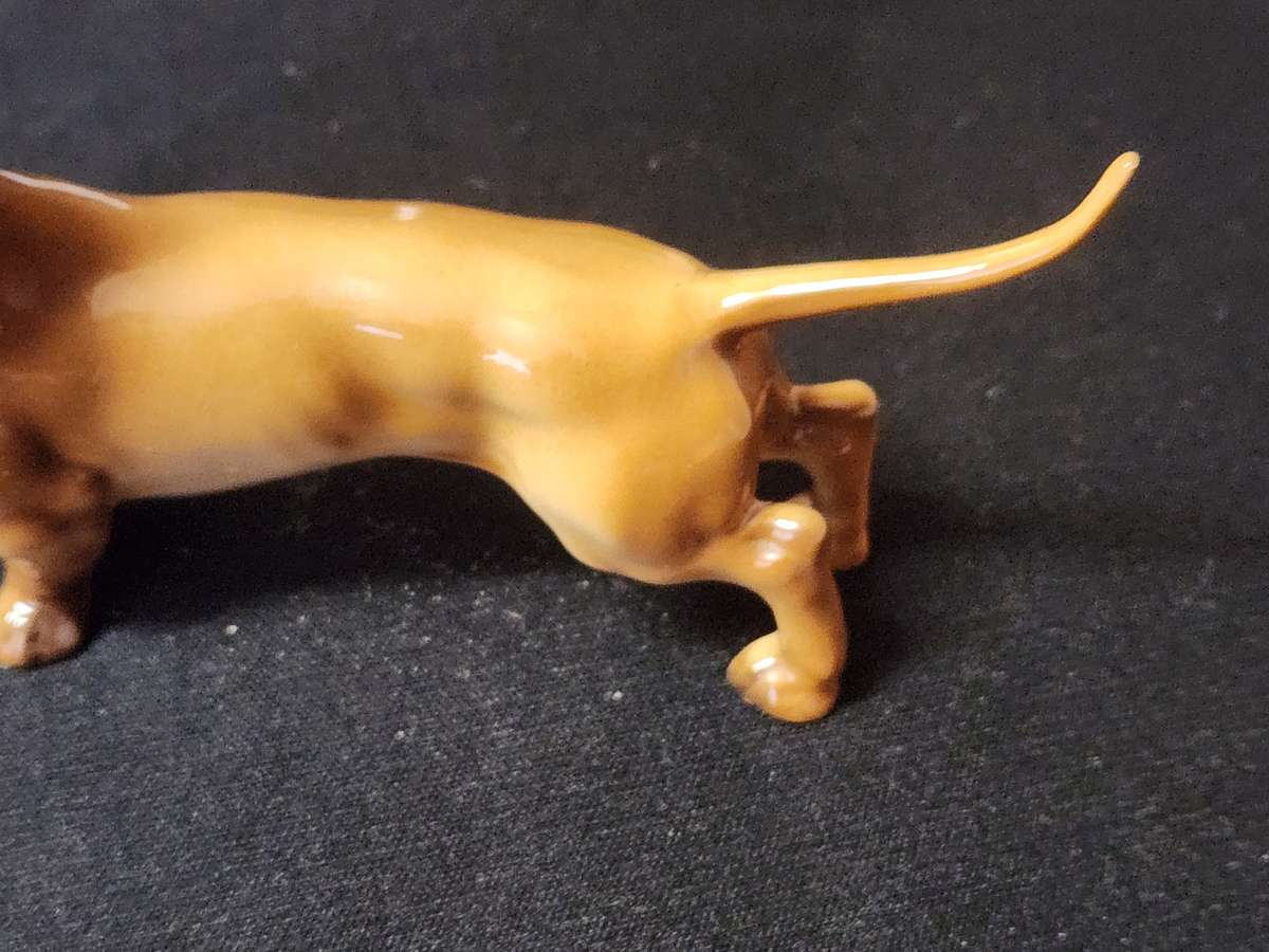 VINTAGE LORENZ HUTSCHENREUTHER KUNSTABTEILUNG DACHSHUND