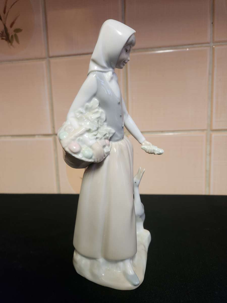 NAO BY LLADRO MADE IN SPAIN PORCELAIN FIGURINE