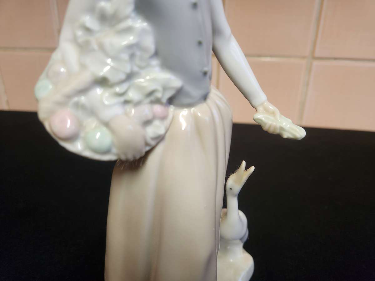 NAO BY LLADRO MADE IN SPAIN PORCELAIN FIGURINE