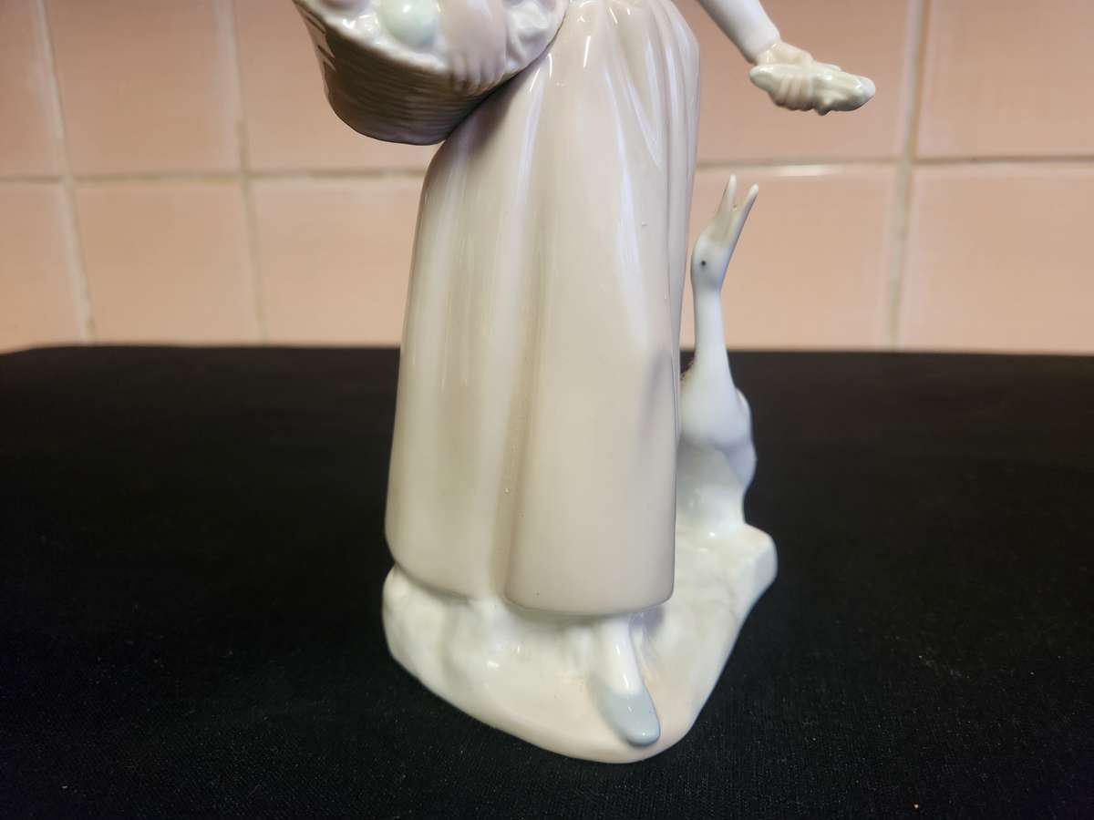 NAO BY LLADRO MADE IN SPAIN PORCELAIN FIGURINE