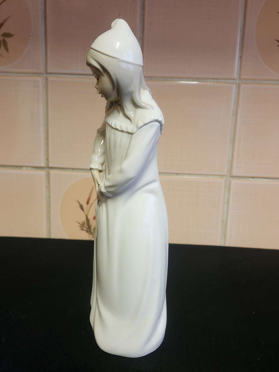 NAO BY LLADRO MADE IN SPAIN TALL LADY PORCELAIN FIGURINE - NO 2