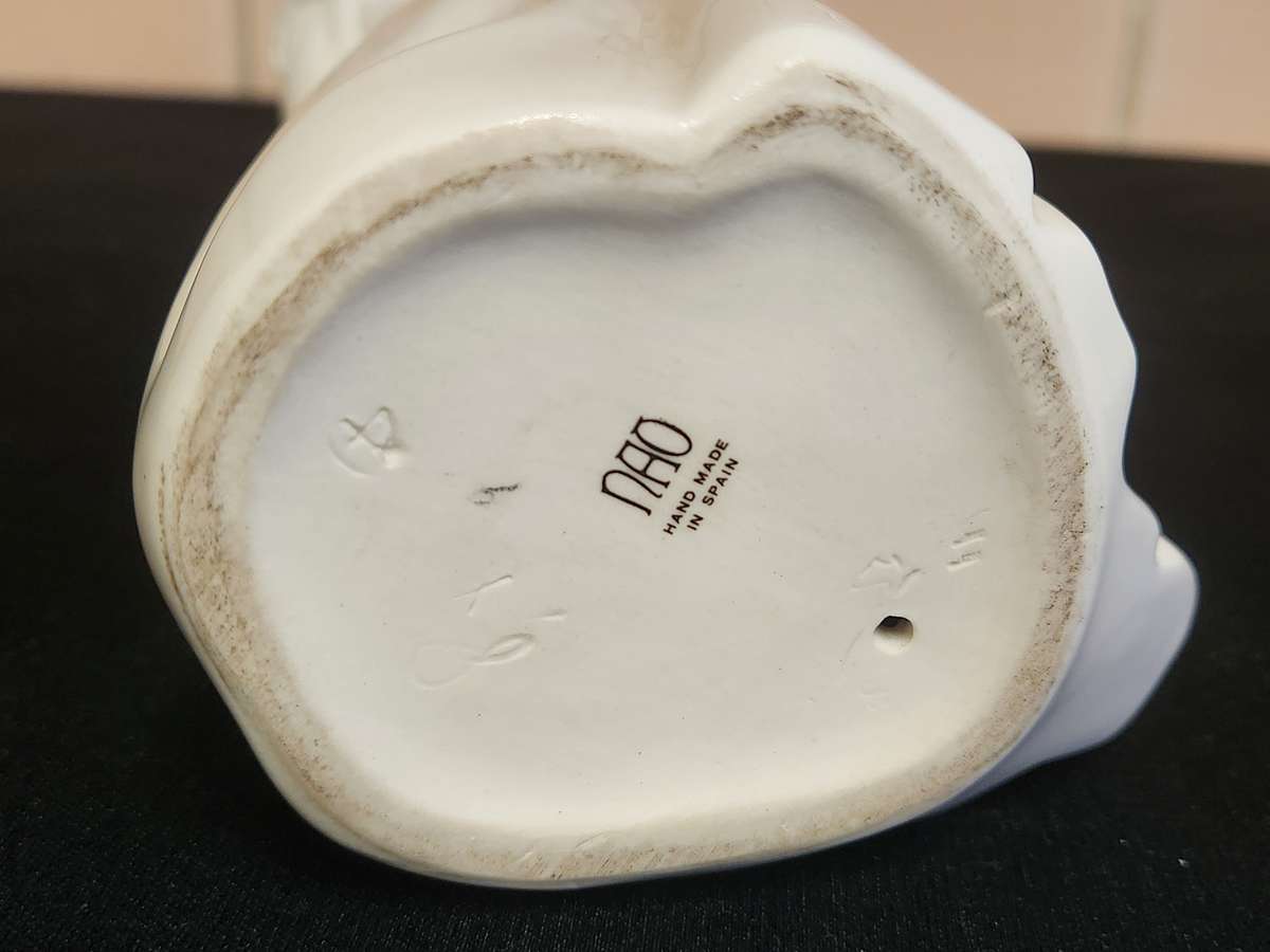 NAO BY LLADRO MADE IN SPAIN TALL LADY PORCELAIN FIGURINE - NO 2