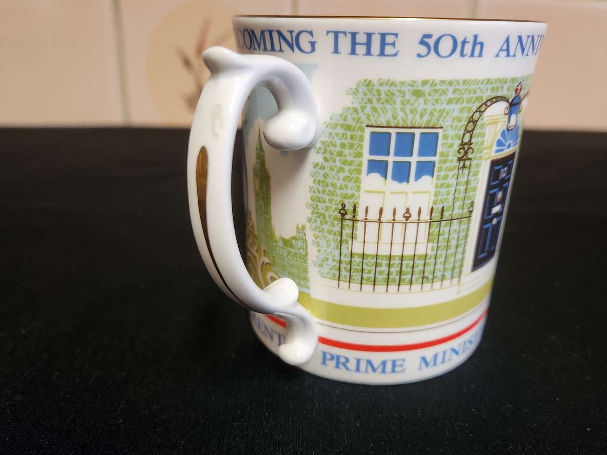 WINSTON CHURCHILL AND MARGARET THATCHER COMMEMORATIVE MUGS