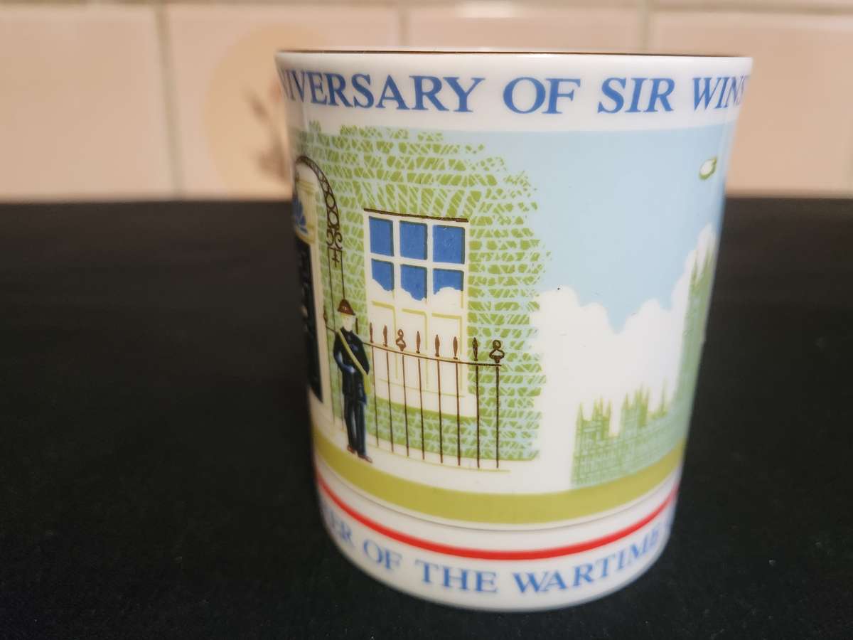 WINSTON CHURCHILL AND MARGARET THATCHER COMMEMORATIVE MUGS