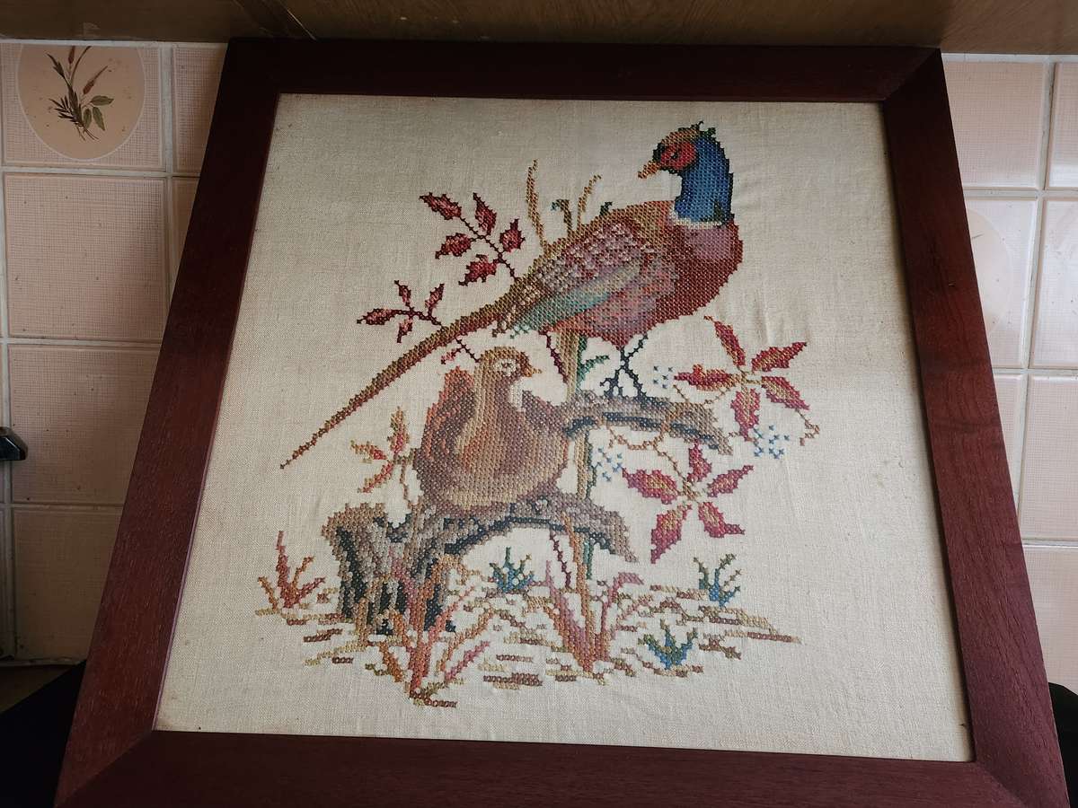 VINTAGE NEEDLEPOINT TAPESTRY IN A BEAUTIFUL HARDWOOD FRAME