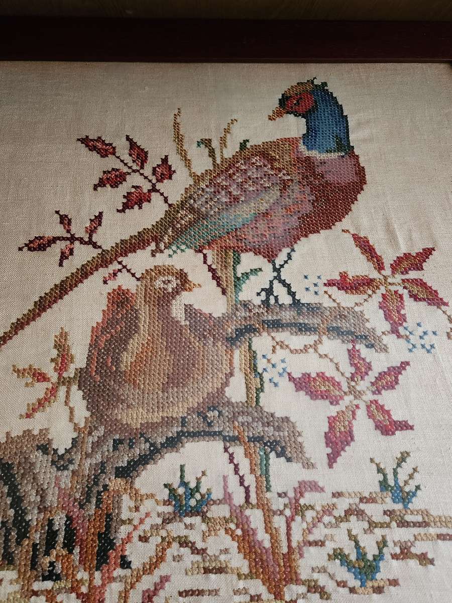 VINTAGE NEEDLEPOINT TAPESTRY IN A BEAUTIFUL HARDWOOD FRAME