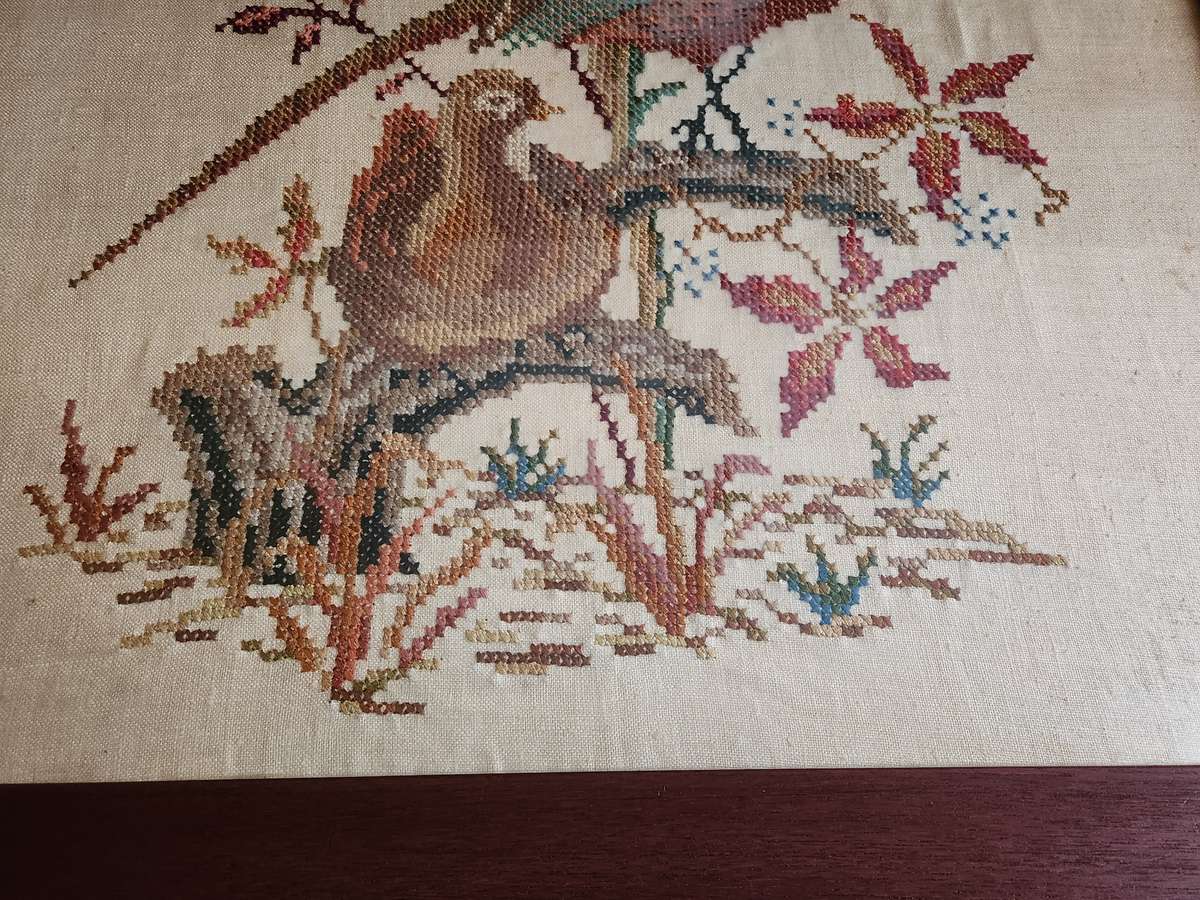 VINTAGE NEEDLEPOINT TAPESTRY IN A BEAUTIFUL HARDWOOD FRAME