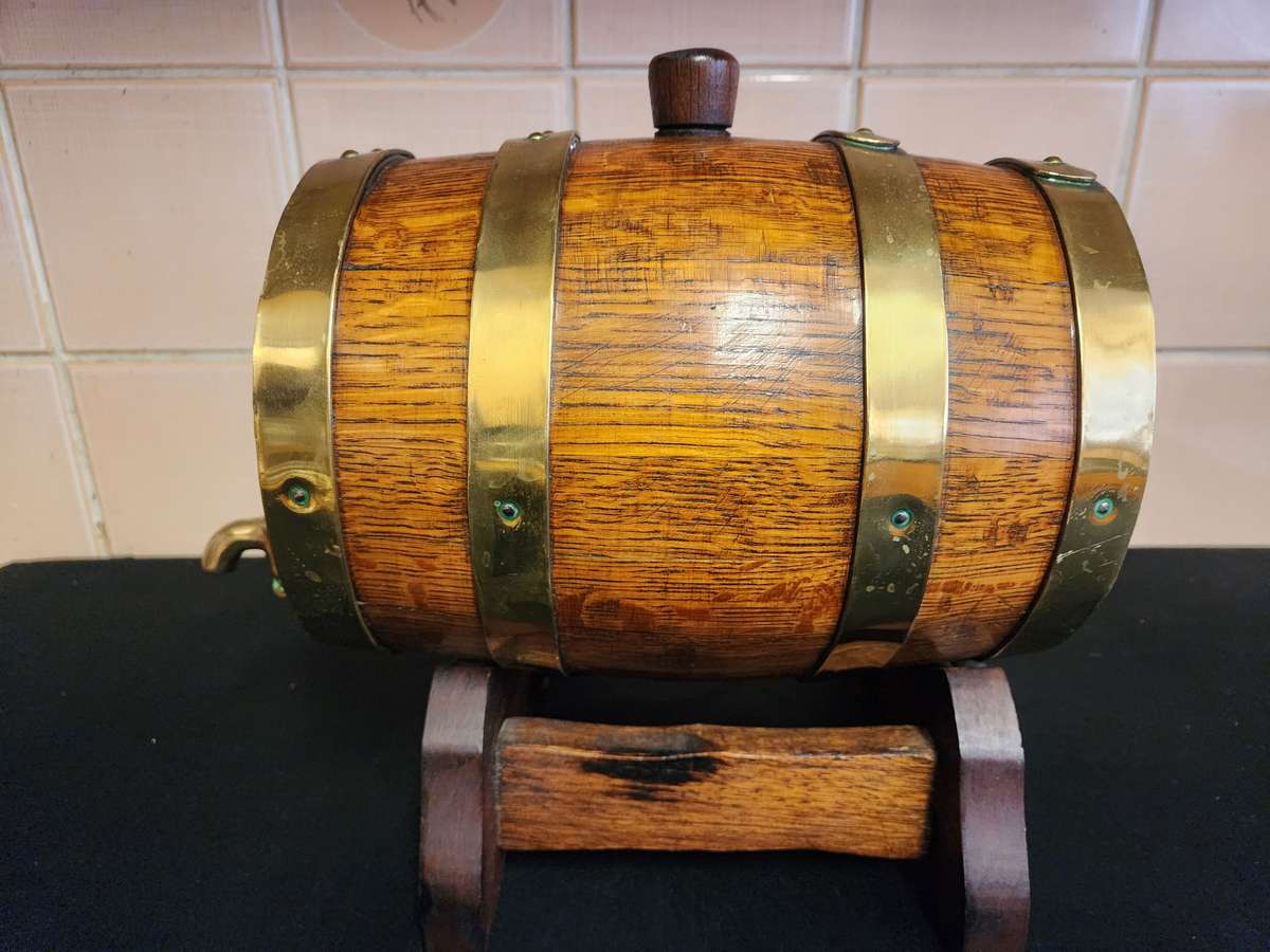 VINTAGE OAK WINE BARREL WITH BRASS HOOPS ON A CUSTOM MADE STAND