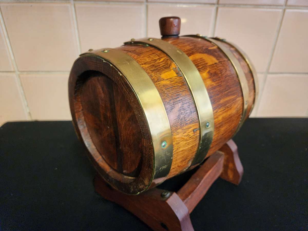 VINTAGE OAK WINE BARREL WITH BRASS HOOPS ON A CUSTOM MADE STAND