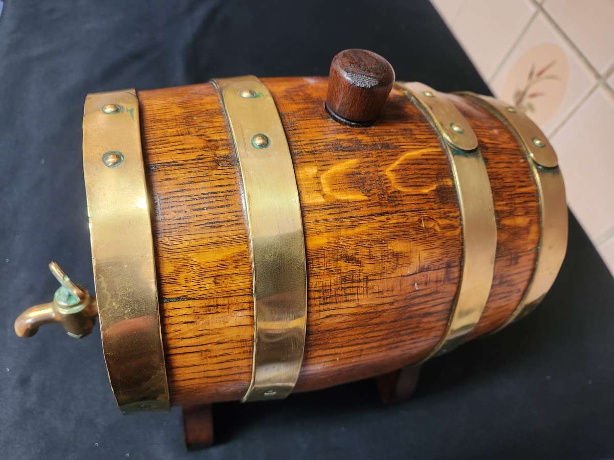VINTAGE OAK WINE BARREL WITH BRASS HOOPS ON A CUSTOM MADE STAND