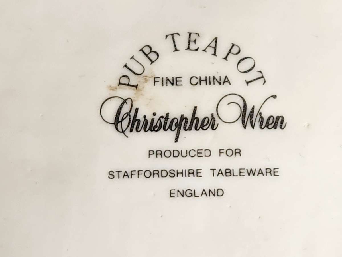 VINTAGE CHRISTOPHER WIEN THE SHAKESPEARE PUB TEA POT