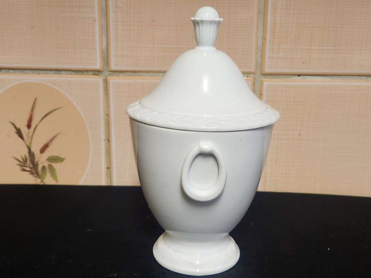 Vintage Kaiser West Germany Porcelain Lidded Bowl