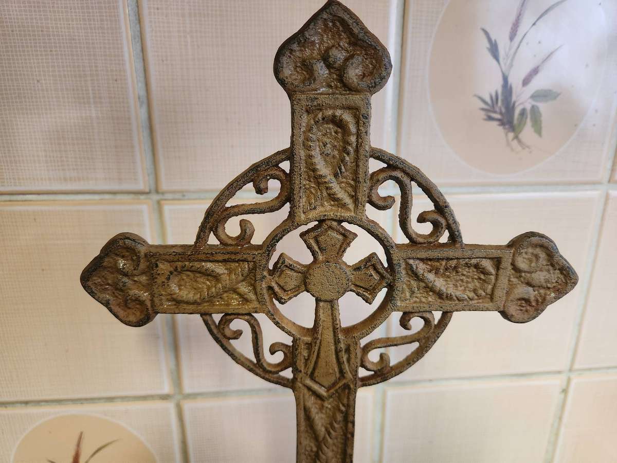Rustic Cast Iron Victorian Style Ornate Standing Crucifix