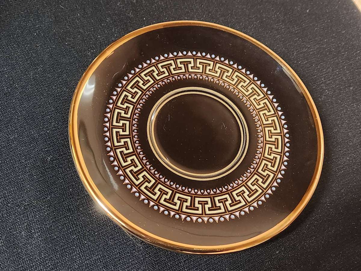 PAIR OF FOUR HANDMADE IN GREECE DEMITASSE CUPS AND SAUCERS WITH A 24 K GOLD FINISHING